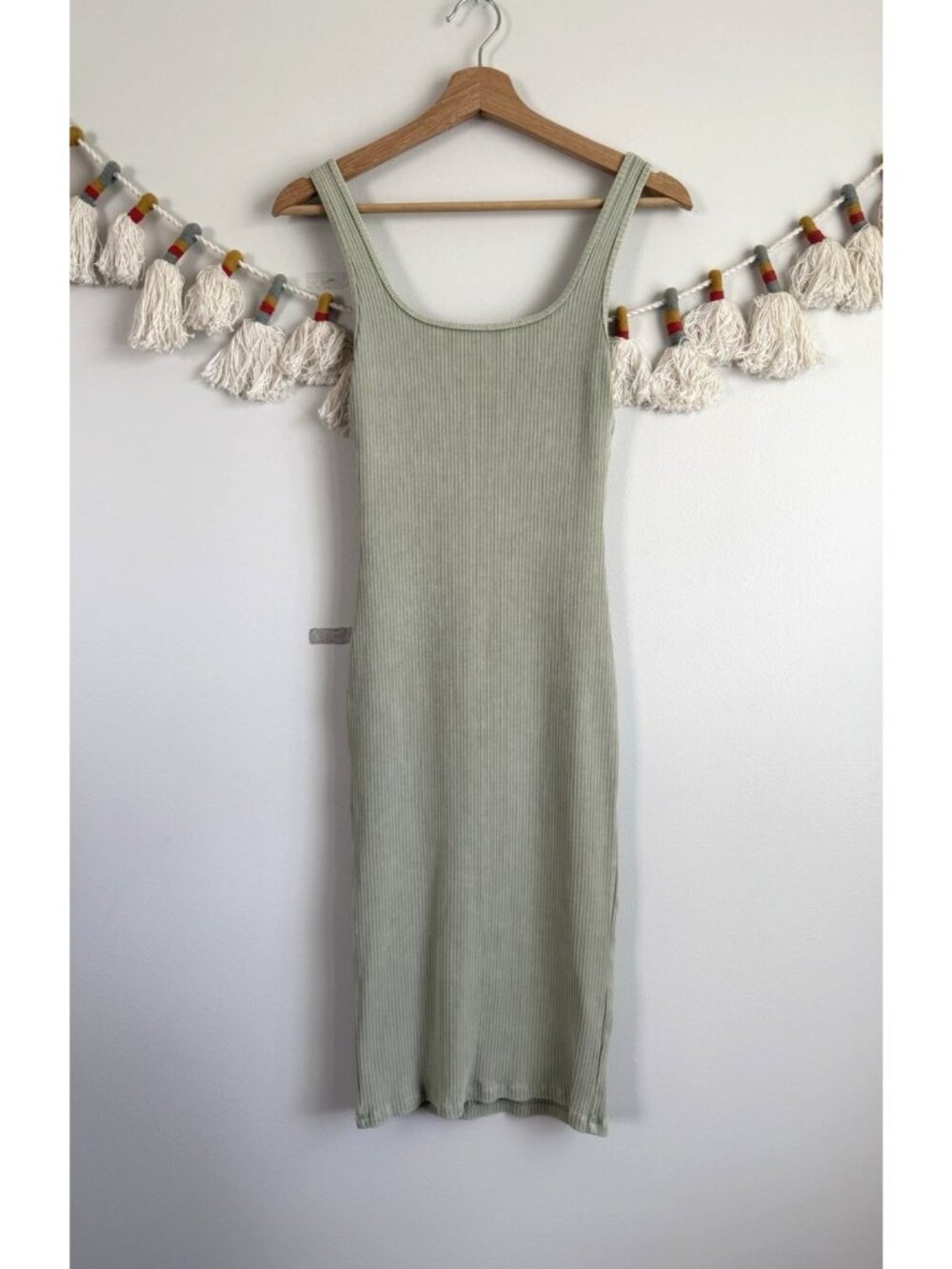 Aritzia Wilfred Free Ribbed Knit Stretchy Midi Dress Green Basics Minimalist XS